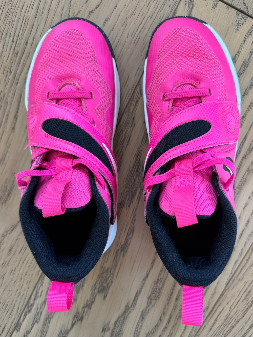 Nike Girls Boys Team Hustle D11 Basketball Sneakers Pink & Black Size 2 - Picture 2 of 10